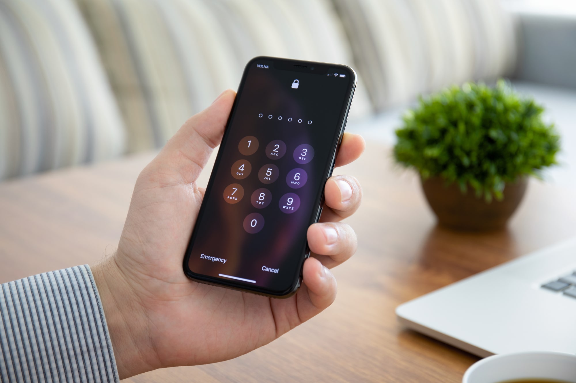 Koniec bezpečnosti iPhonov? Hackeri a polícia majú nový nástroj, pred ktorým Apple varuje