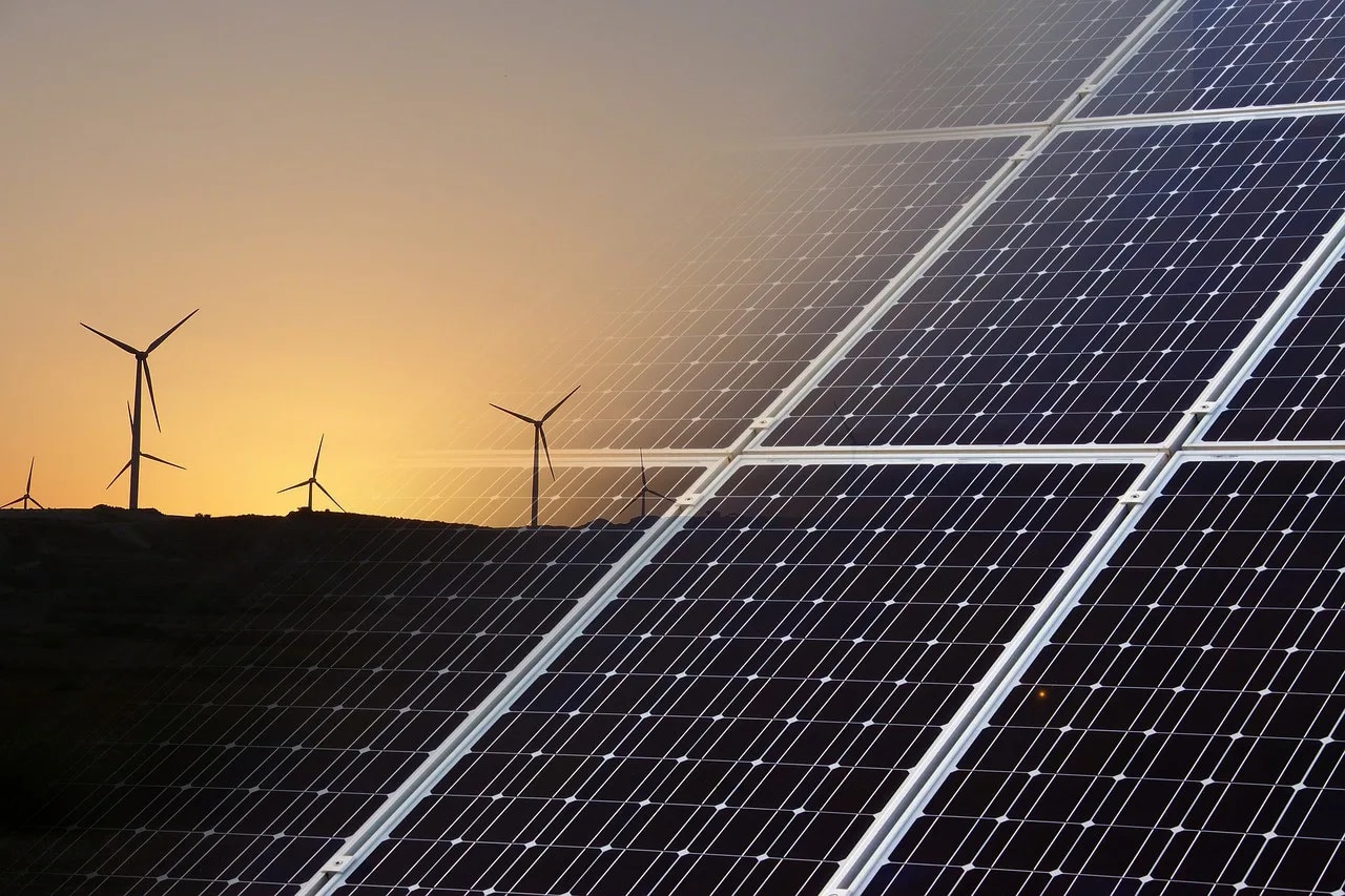 Energetická revolúcia naberá na sile: Obnoviteľné zdroje prevalcovali uhlie aj jadro, čo nás čaká ďalej?