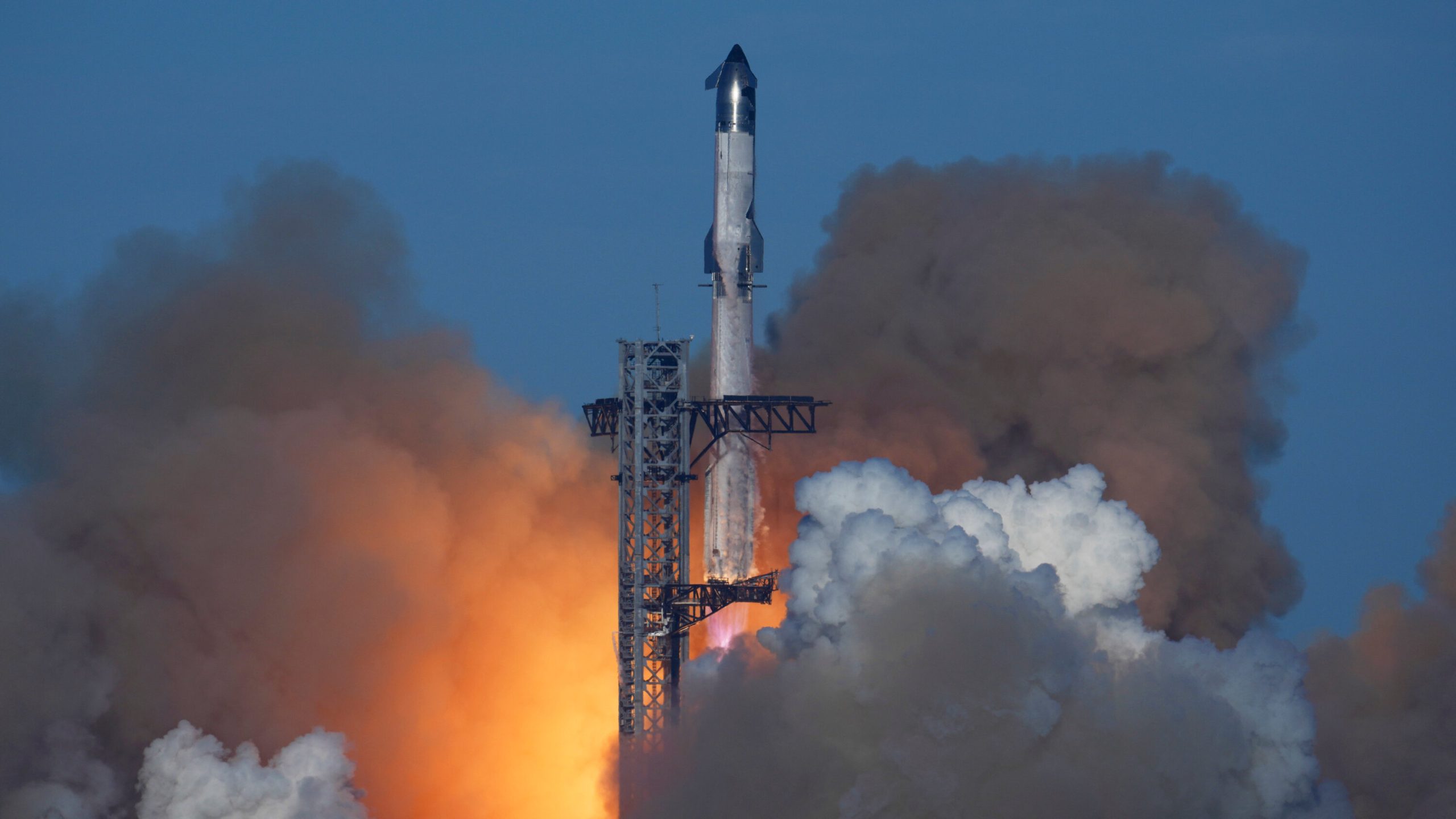 Musk priznal vážne problémy: Vesmírna loď Starship opäť explodovala, budúcnosť misie na Mars ohrozená (VIDEO)