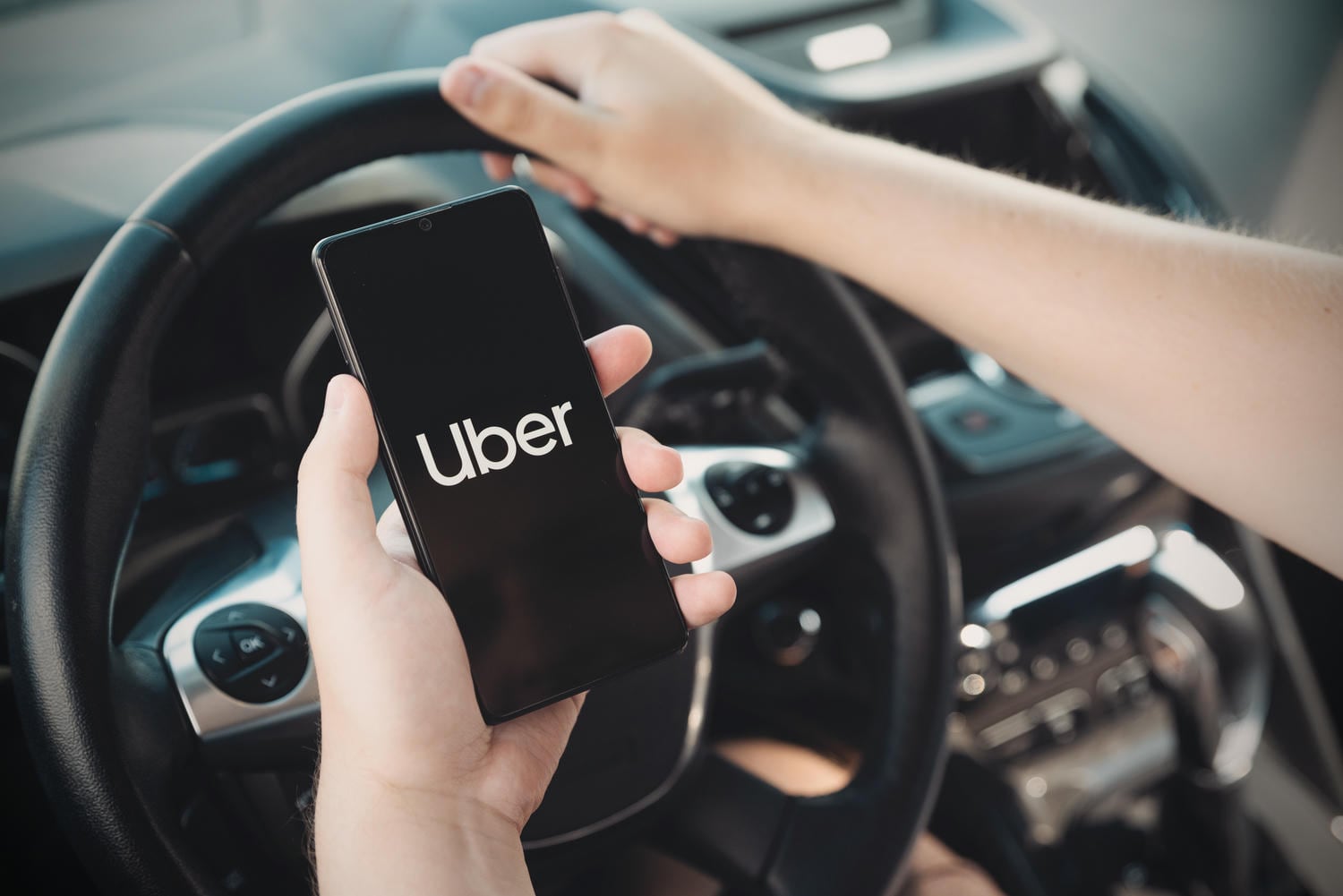 BUDÚCNOSŤ je tu: Taxikári v ohrození, do ulíc prichádzajú vozidlá bez vodiča, ľudí nahradia stroje