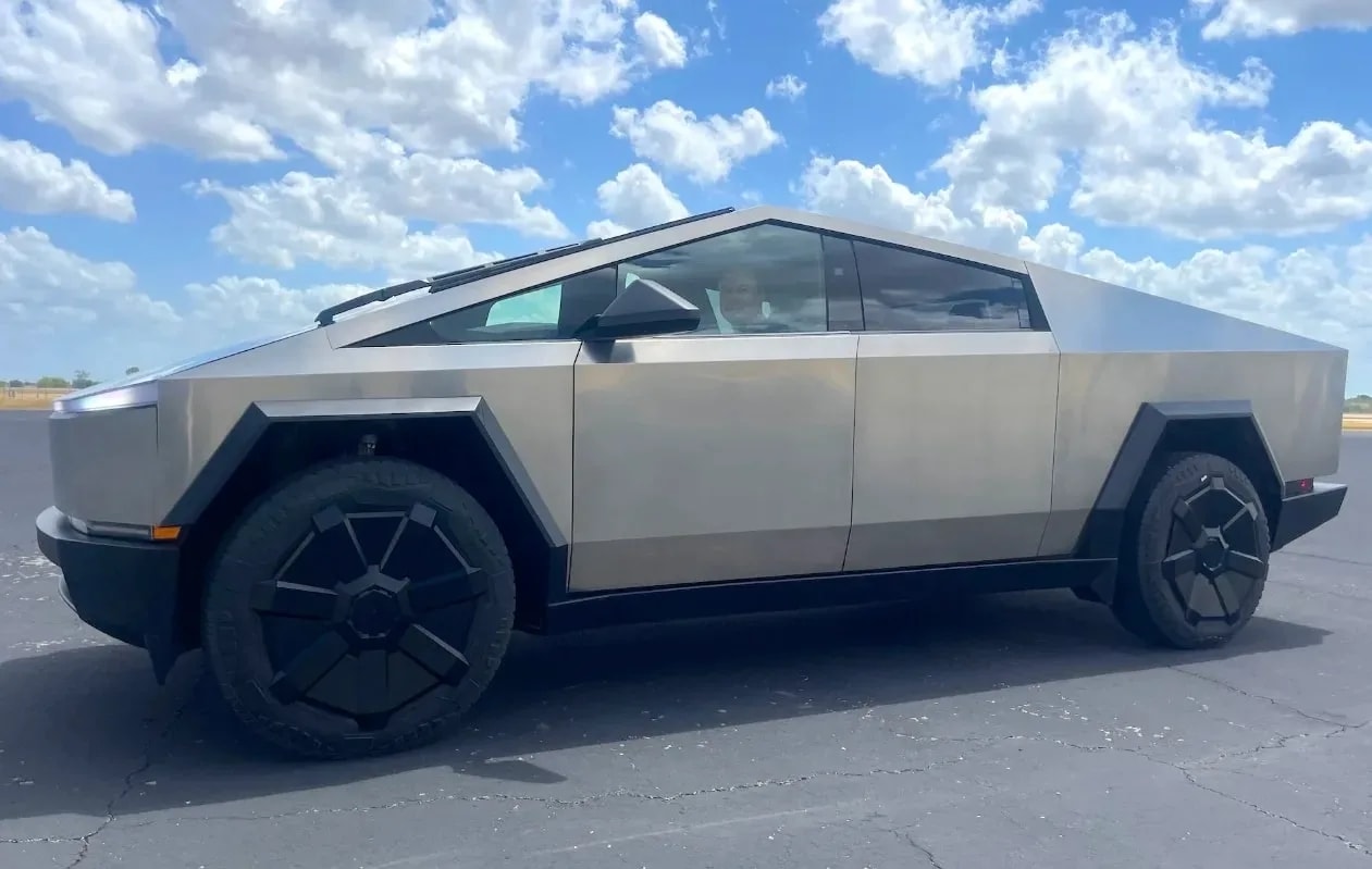 Tesla má plán, ako zachrániť Cybertruck: Prichádza menší model, ktorý má zvrátiť nízky záujem