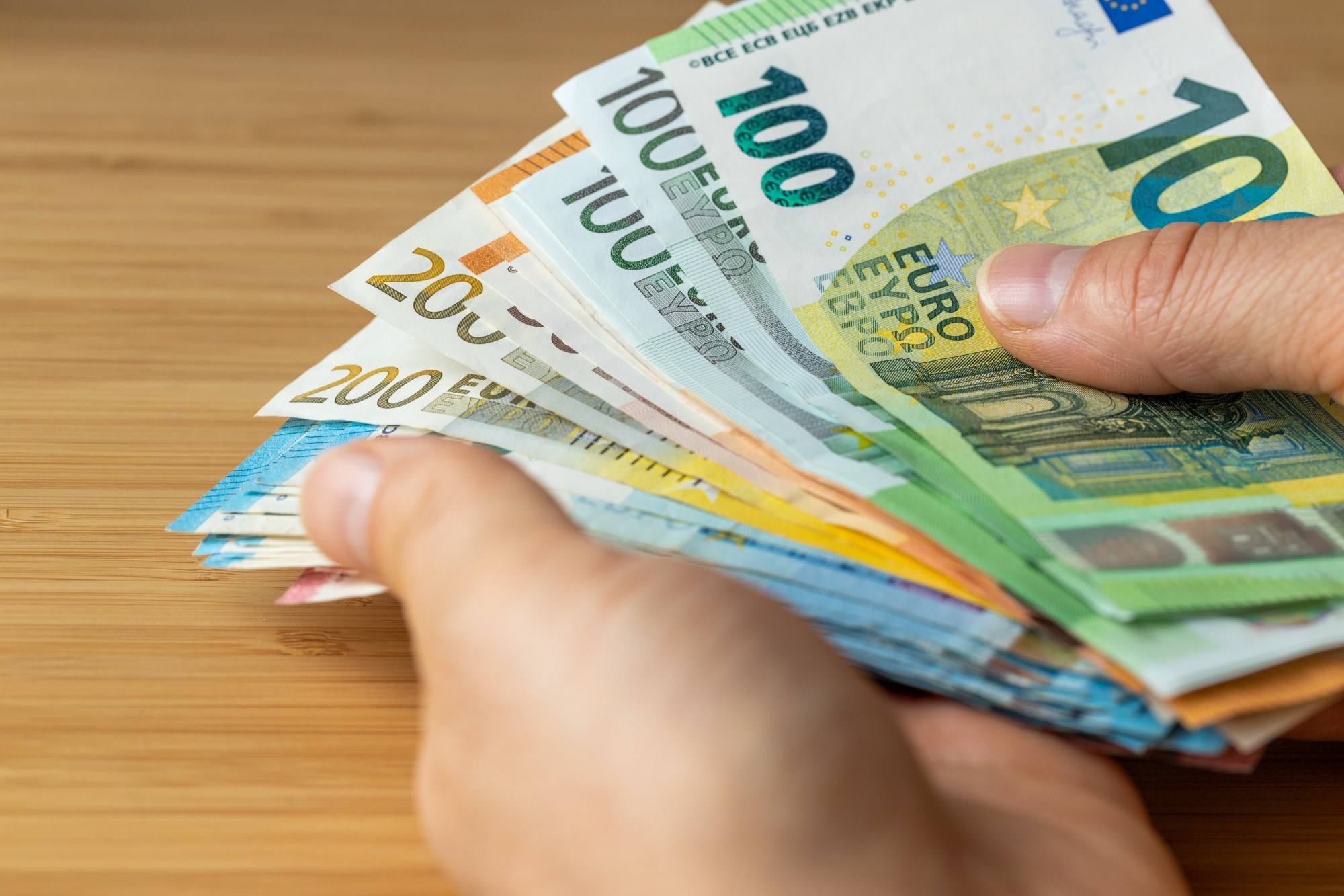 Hrozba pre zelenú energiu: Štát ide prudko zdražiť dôležitý poplatok, experti varujú pred katastrofou