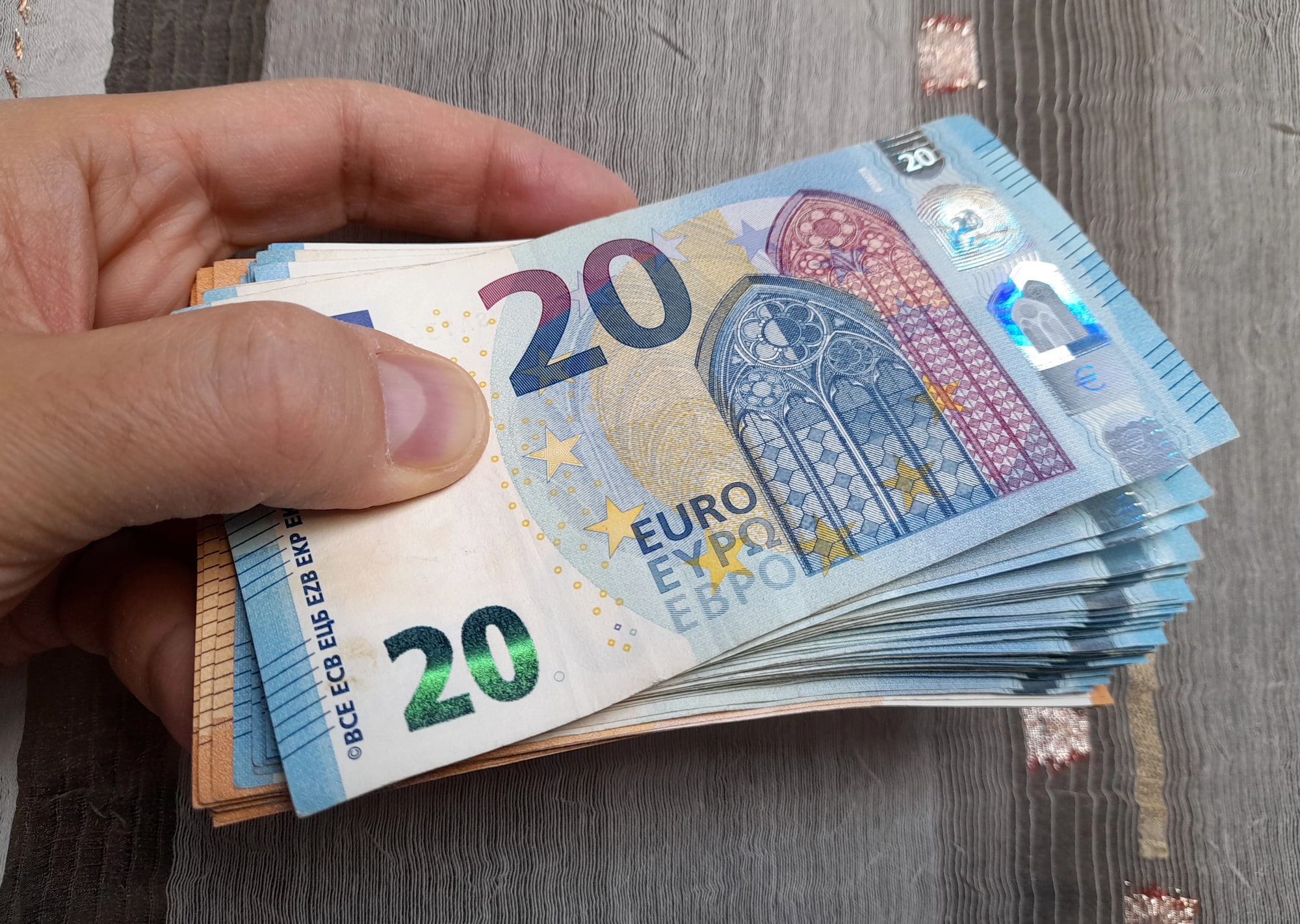 Slovákom začali chodiť nepríjemné listy: tisíce ľudí čaká platenie odvodov, možno ste medzi nimi aj vy
