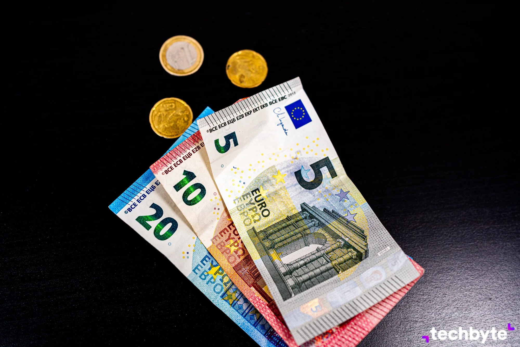 Slovákom pristálo na účte nečakaných 800 eur: Štát rozdal peniaze, dostalo ich až 400-tisíc ľudí