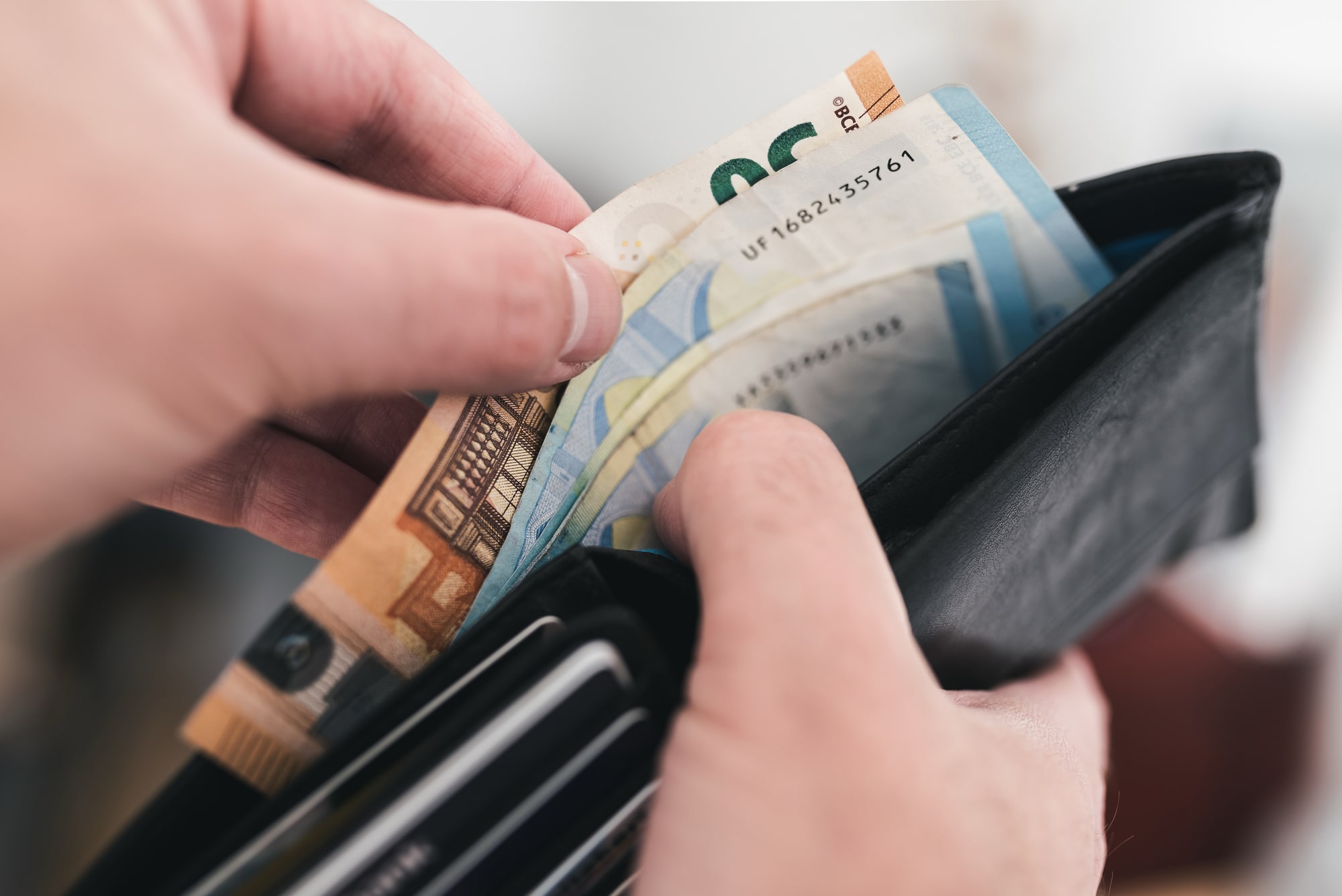 ROZHODNUTÉ: Štát tisícom Slovákov pošle priamo na účet skoro 200 €, skontrolujte si, či ich dostanete aj vy