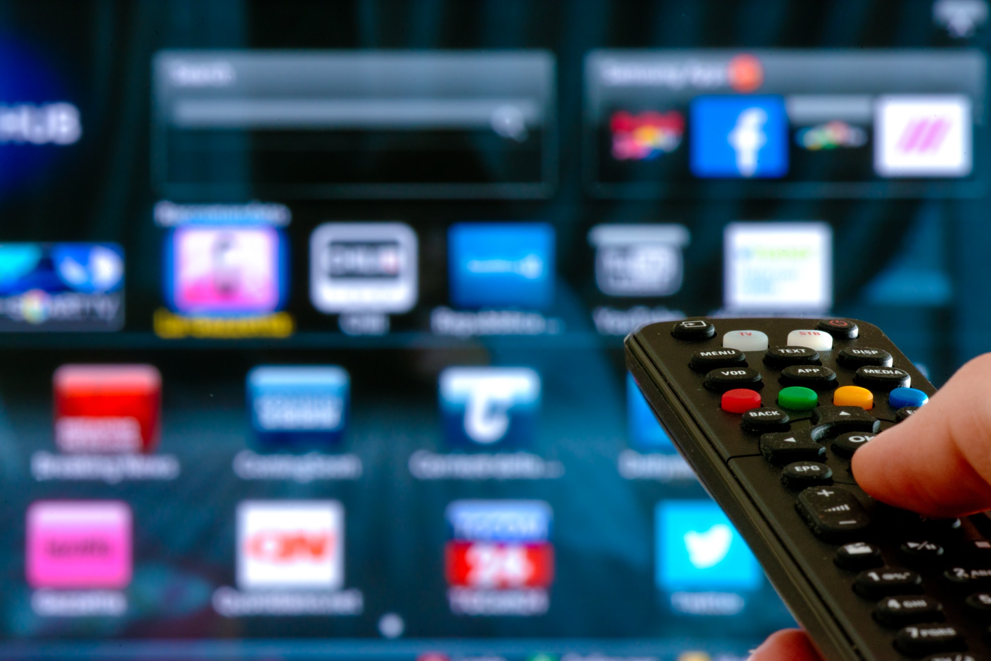 Už sa to deje: Operátor nečakane uvoľnil platené TV kanály, Slováci ich teraz môžu sledovať celkom zadarmo