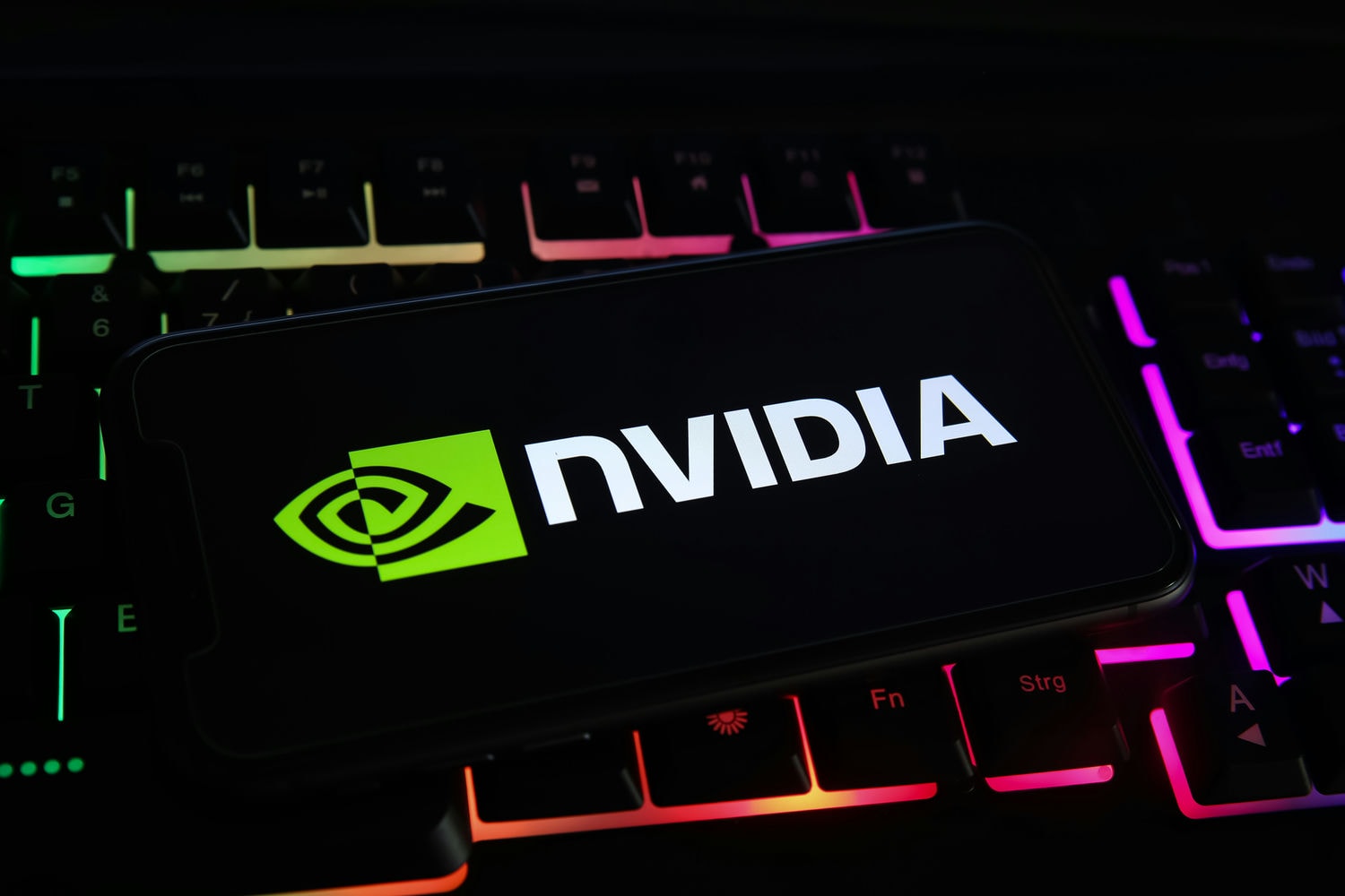 Nvidia prepísala dejiny: Prvá spoločnosť s hodnotou 4 bilióny dolárov, konkurencia v šoku