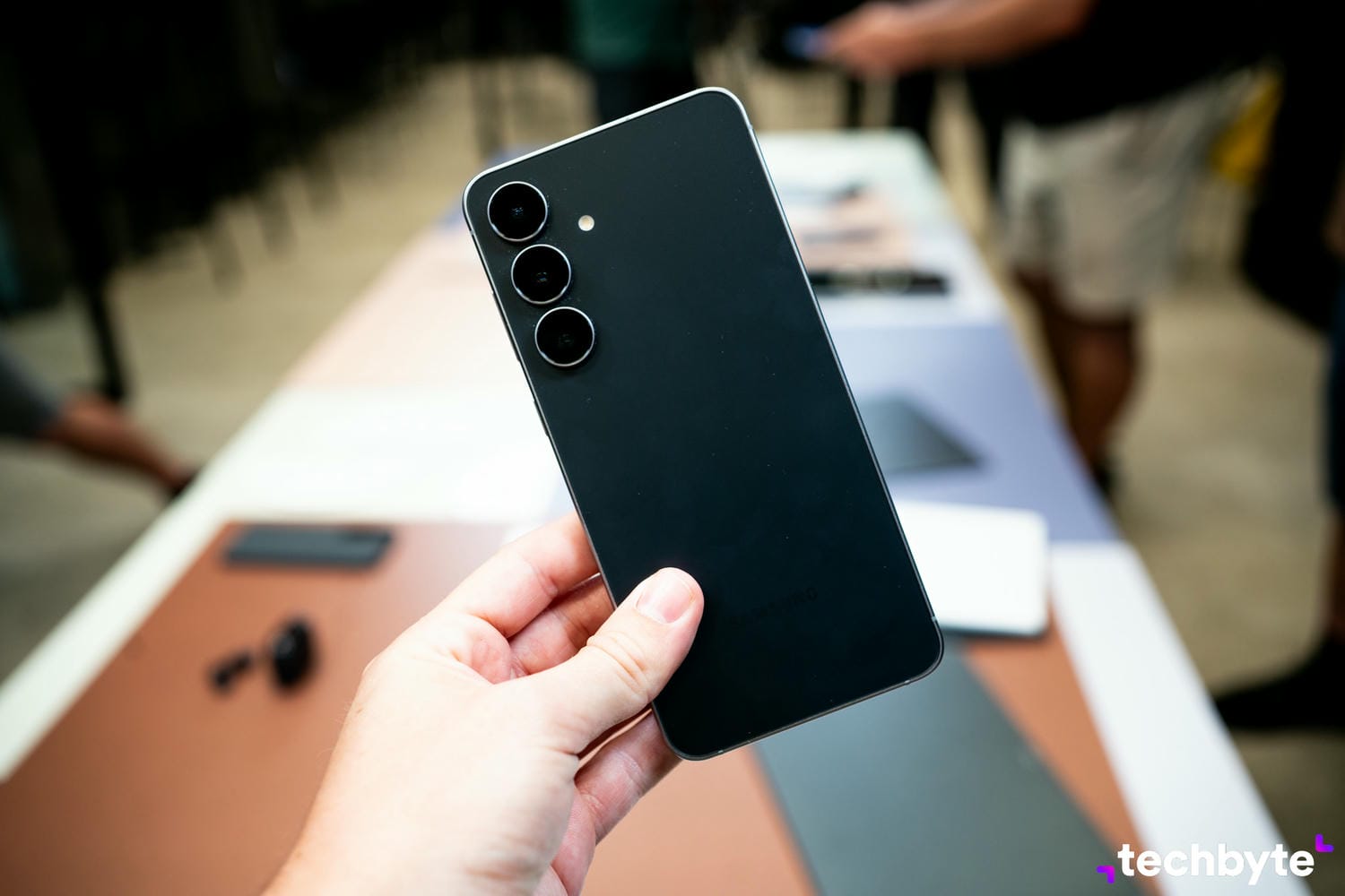Samsung Galaxy S25 FE a Galaxy Buds3 FE: Chytrý krok alebo pasca na peňaženku?