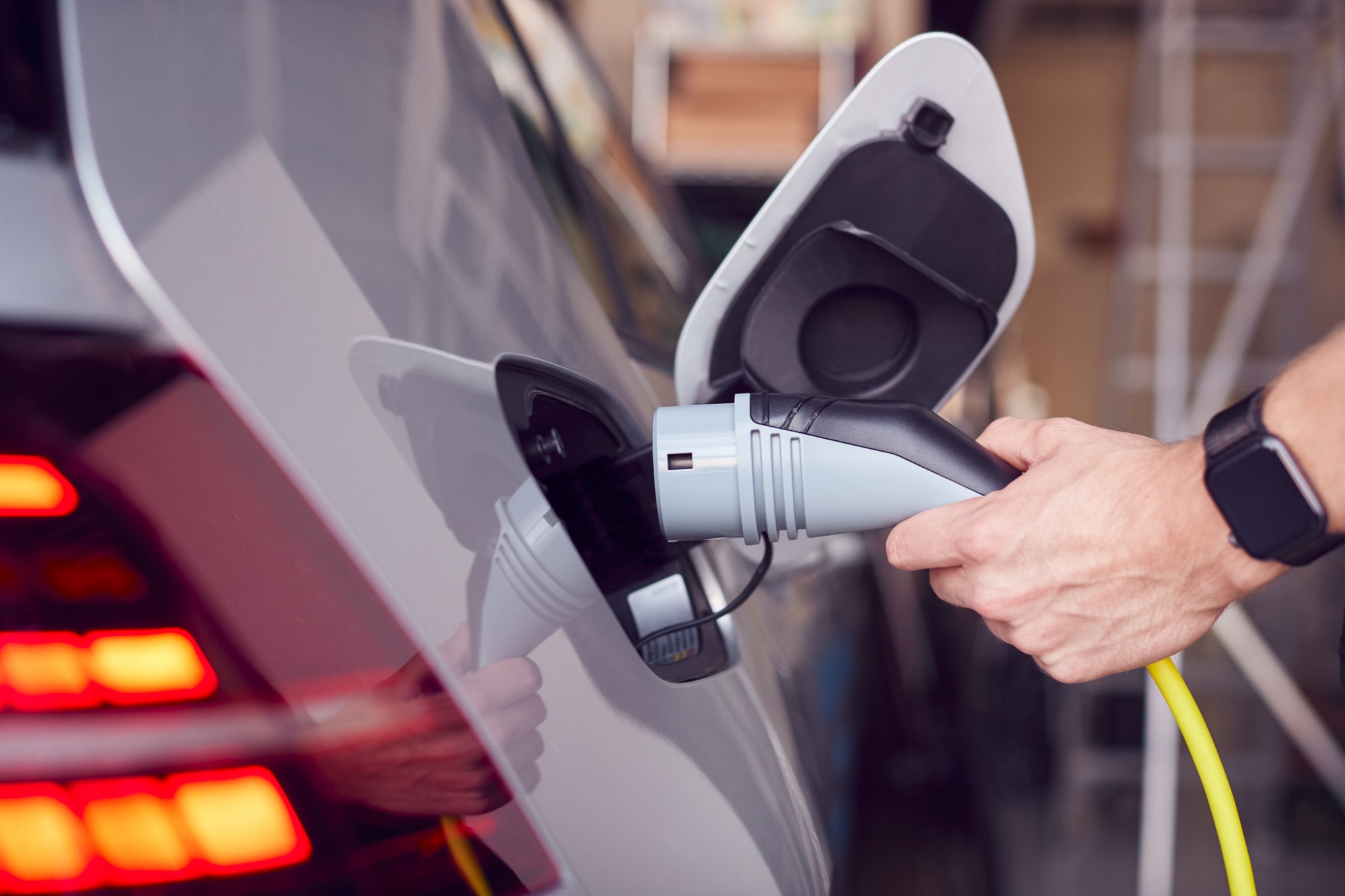 Hybridy „pod paľbou“: Nová analýza odhalila, že znečisťujú vzduch viac, než sa tvrdilo. Je ekologický sen klamstvom?