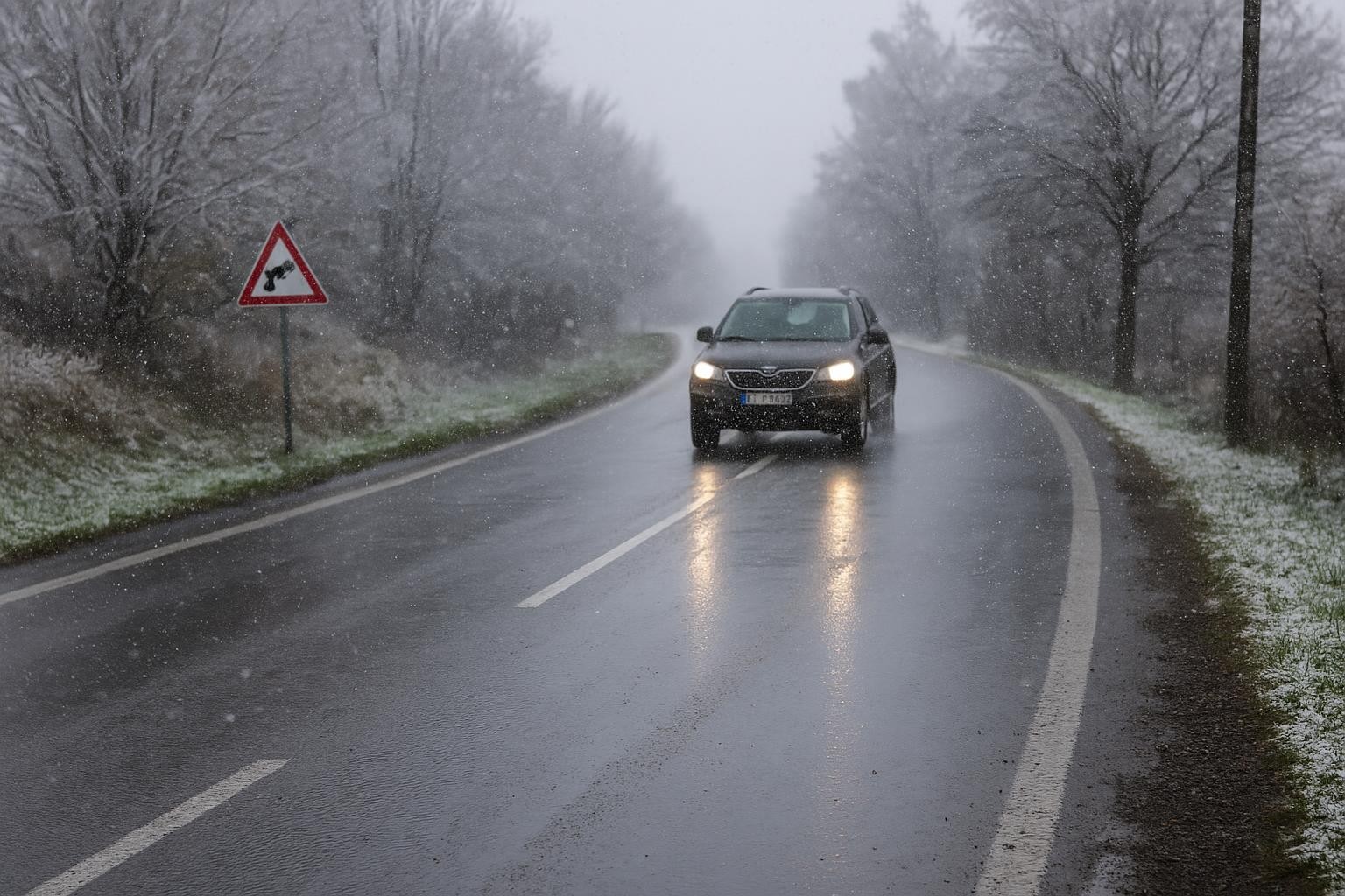 Slovensko čaká prudký zvrat počasia. Dážď vystrieda sneženie a pribudne až 20 cm