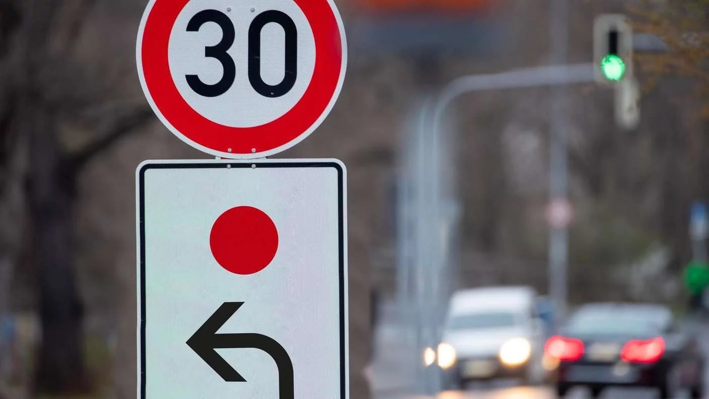 Vodiči, POZOR: Na diaľniciach sa objavuje červená bodka! Viete, čo robiť, keď ju zbadáte?