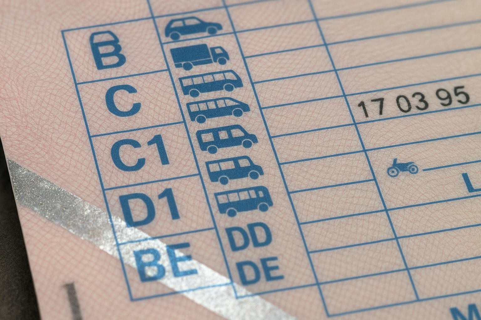 Rakúsko zvýšilo poplatok za vodičský preukaz na 90 eur, dotkne sa Slovákov v Rakúsku