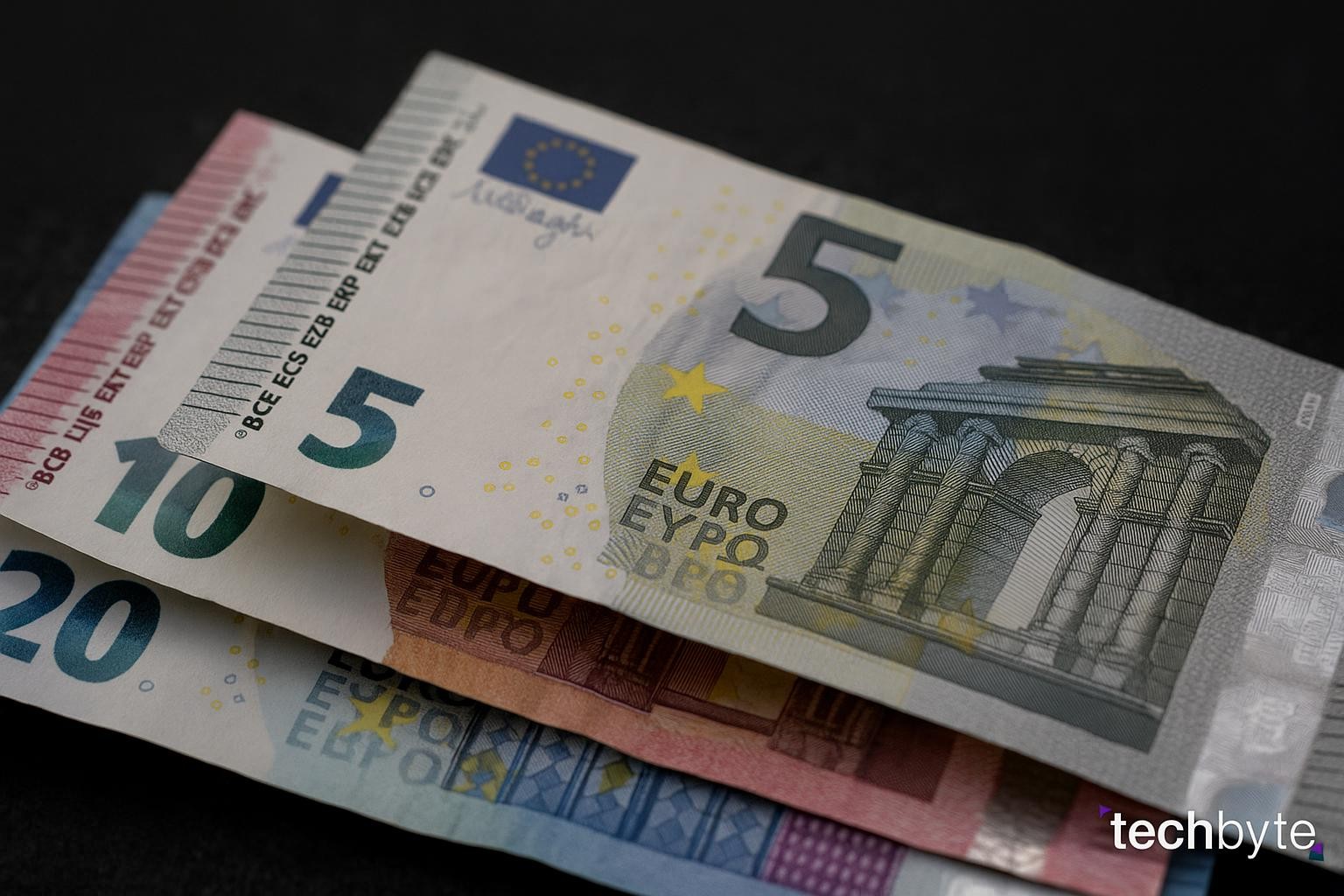 Nový zákon v Egypte umožňuje zvýšiť cenu víz pre turistov o 80 %